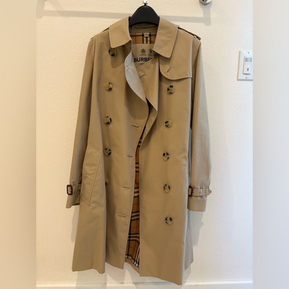 Burberry Jackets & Blazers - Authentic Burberry Women Beige Trench Coat - size 4